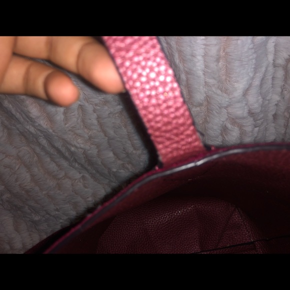 GUESS Reversible Embroidered Tote - Picture 3 of 7